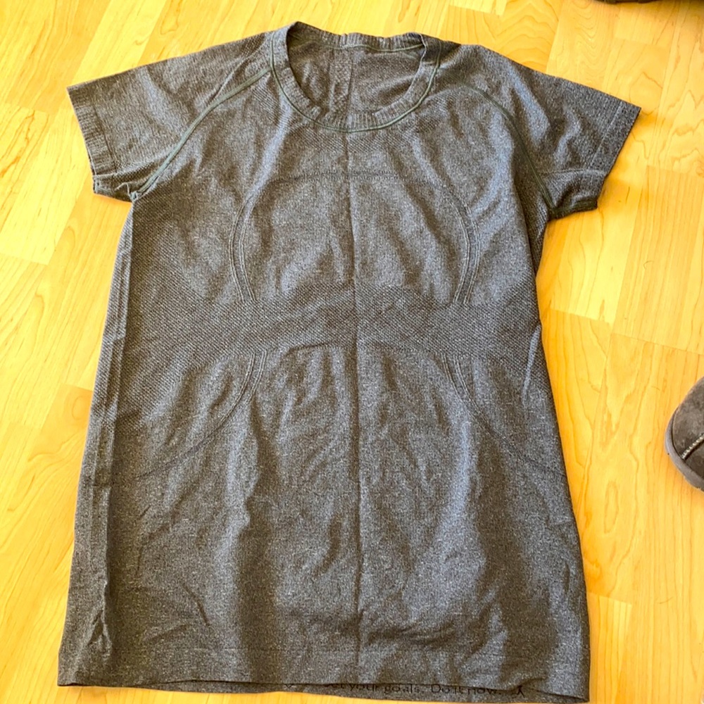 Lululemon Swiftly Tech gray